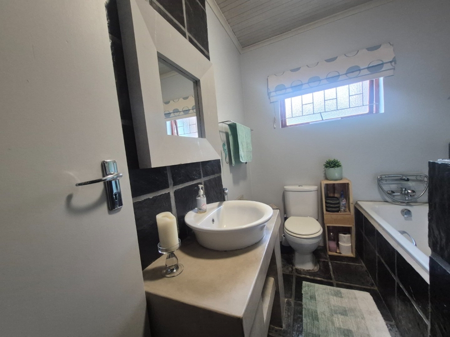 3 Bedroom Property for Sale in Brenton On Lake Western Cape